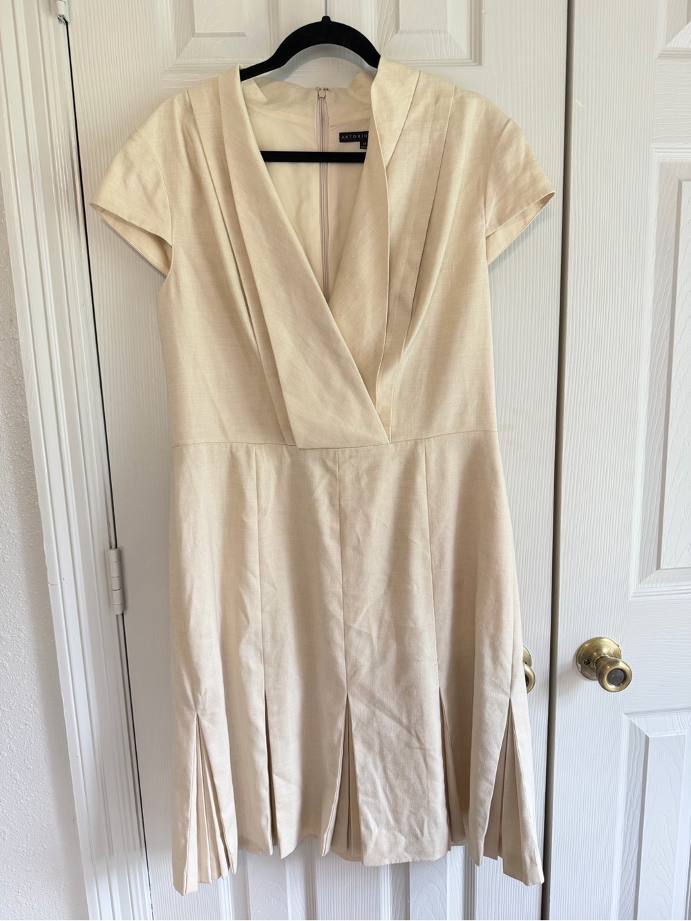 ANTONIO MELANI Cream V-Neck Pleated Midi Dress